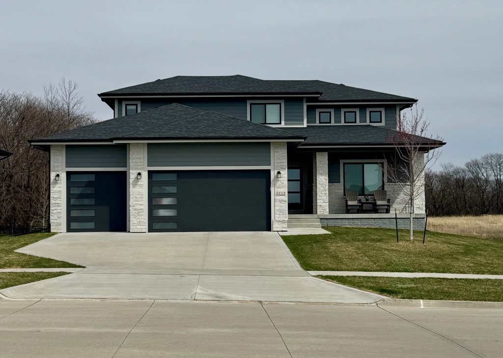 2113 NE Heritage Drive, Grimes, Iowa image 1