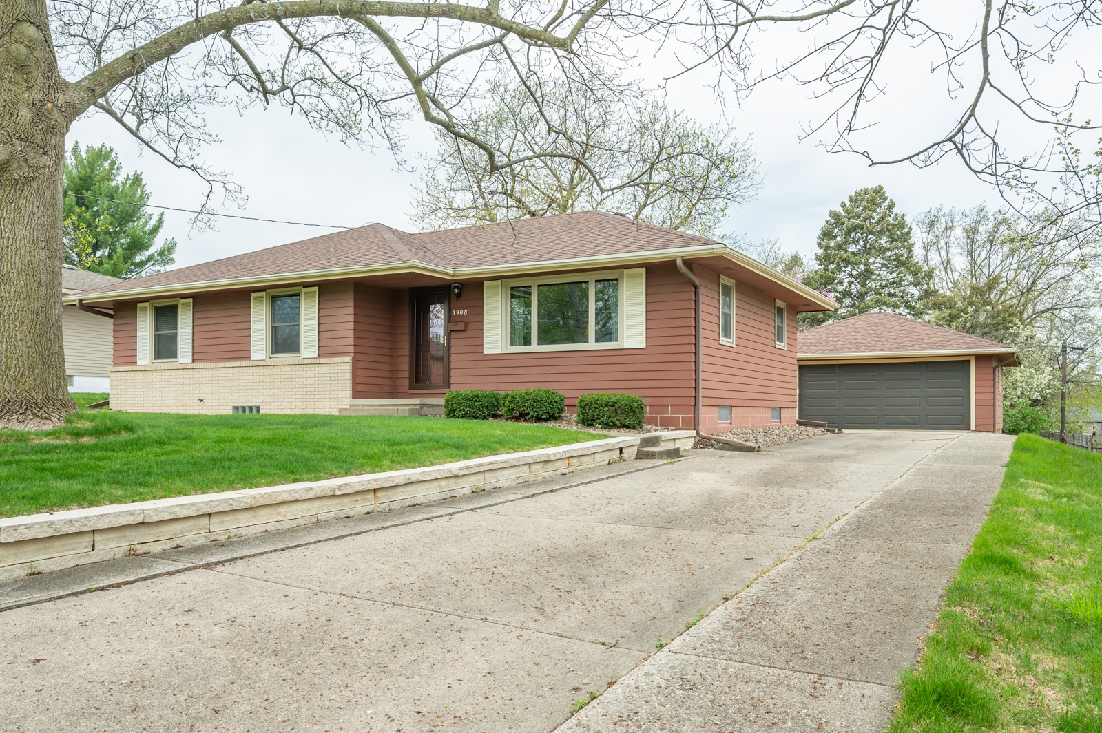 3908 75th Street, Urbandale, Iowa image 1
