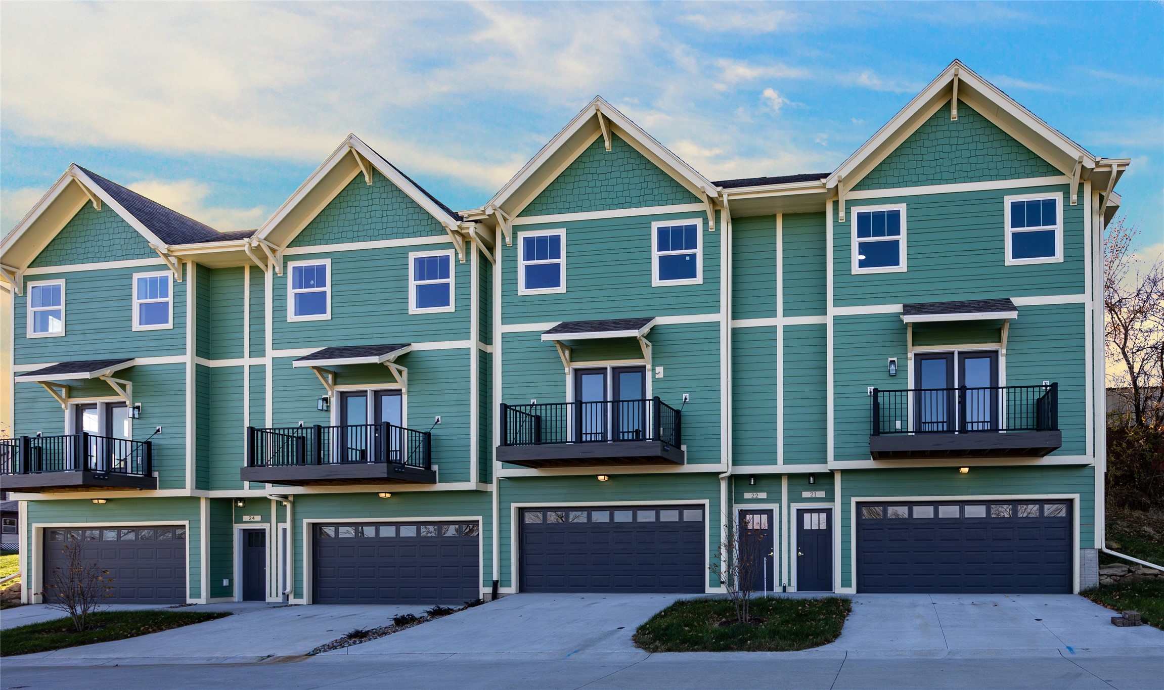 Photo 1 of 19 — 335 Forest Avenue 22, Des Moines, IA 50314