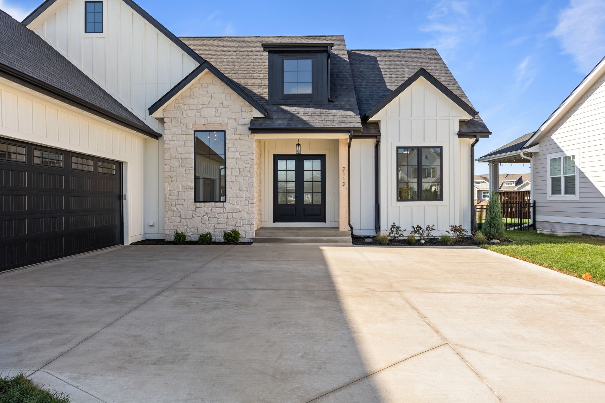 2112 SW Cascade Falls Drive