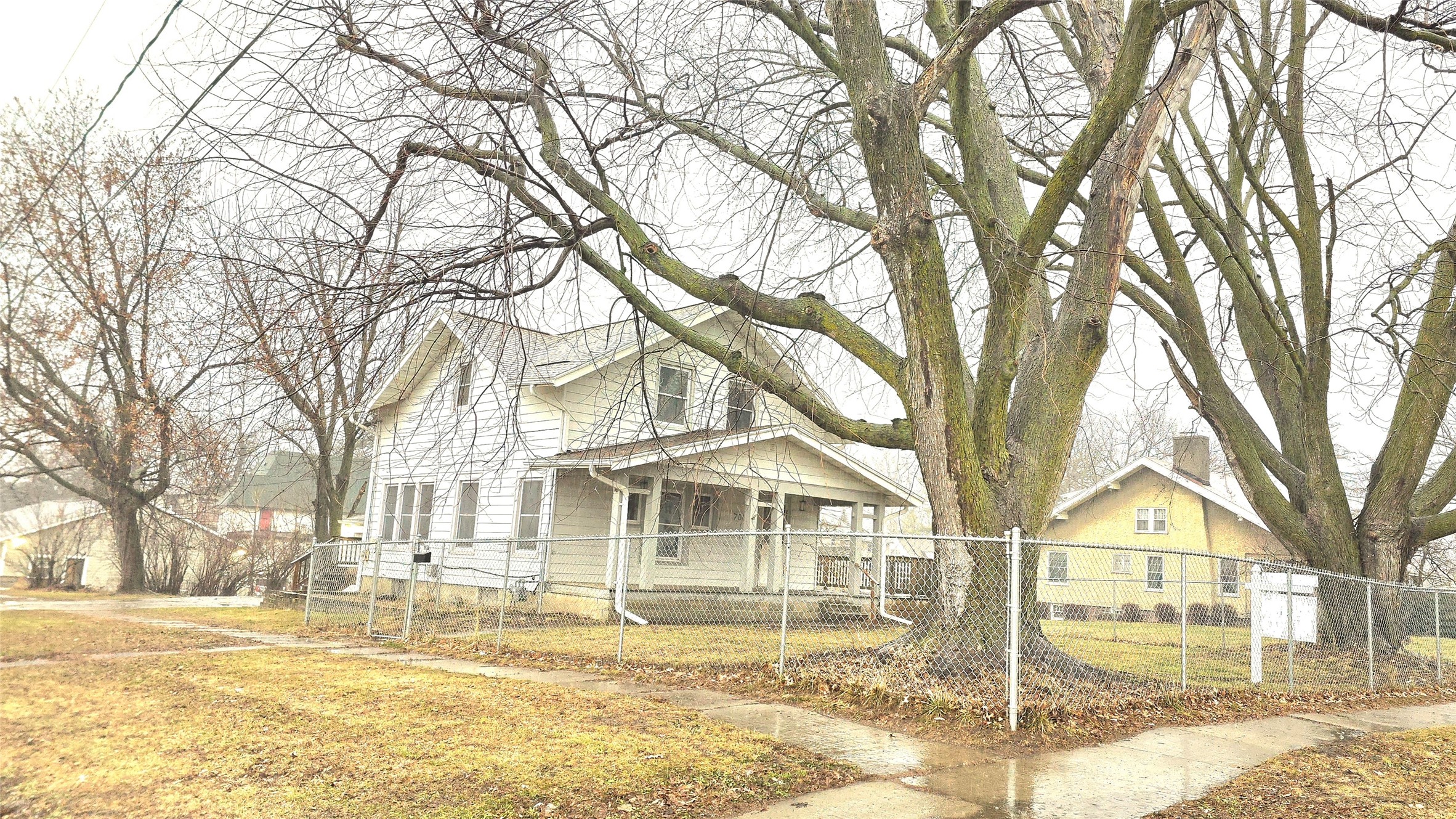 Photo 1 of 19 — 701 E 5th Street N, Newton, IA 50208