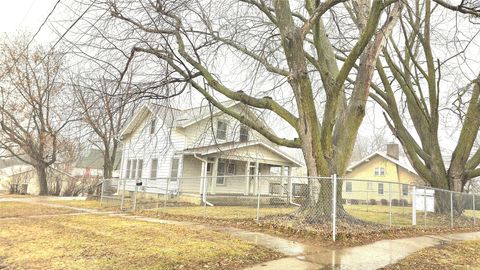 Homes For Sale - 701 E 5th Street<br/> Jasper County, Newton, IA 50208