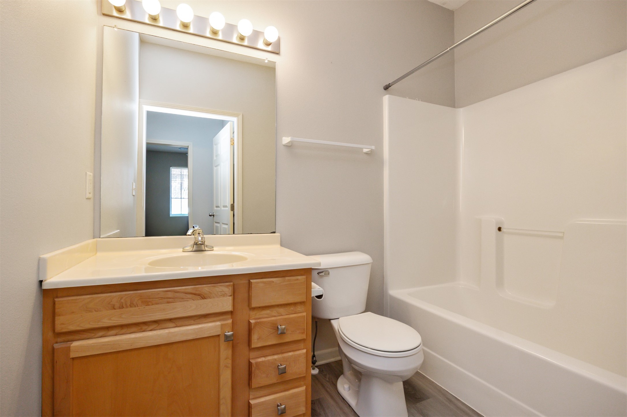 5950 S Winwood Drive, Johnston, Iowa image 22
