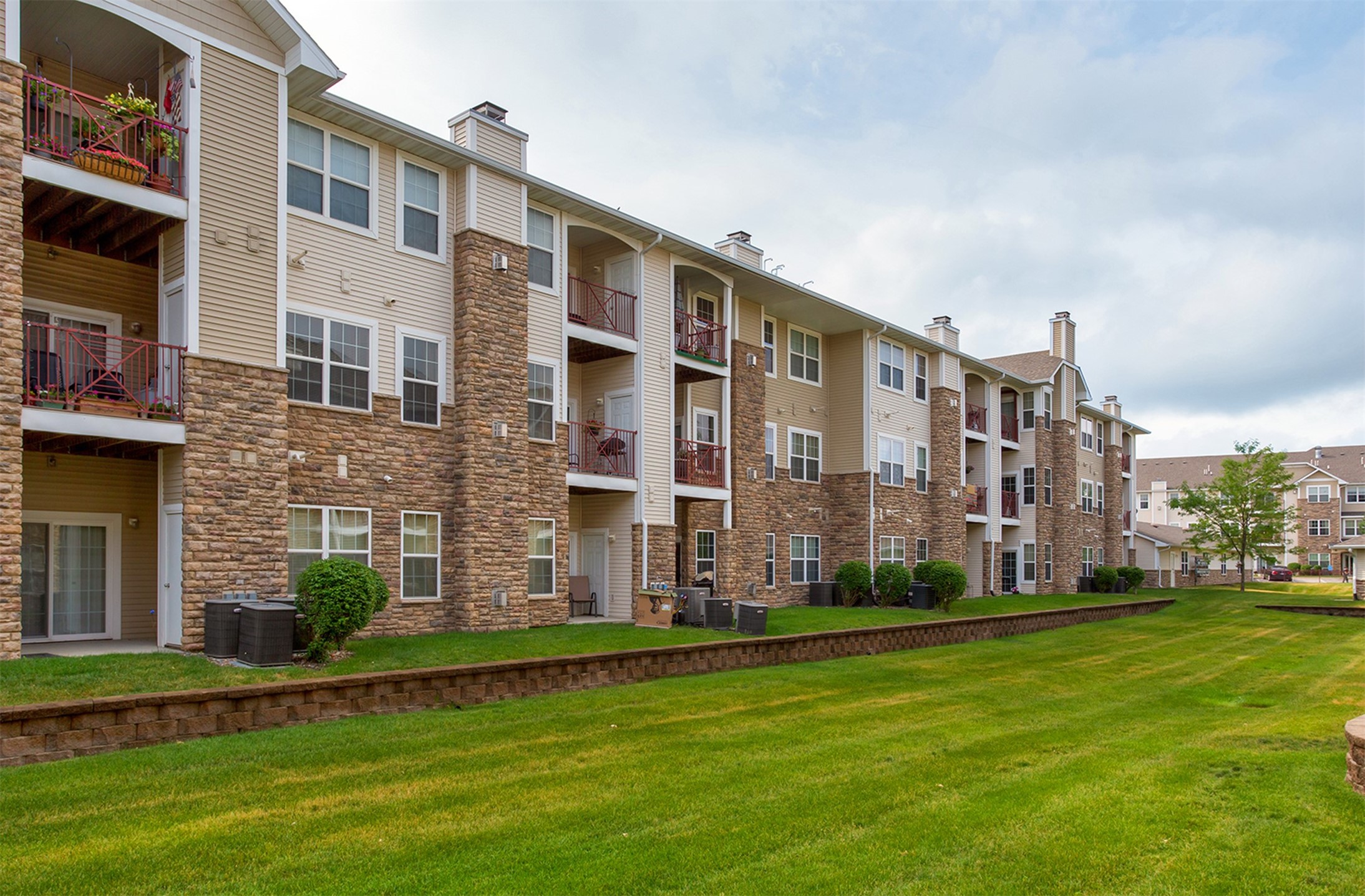 5950 S Winwood Drive, Johnston, Iowa image 2