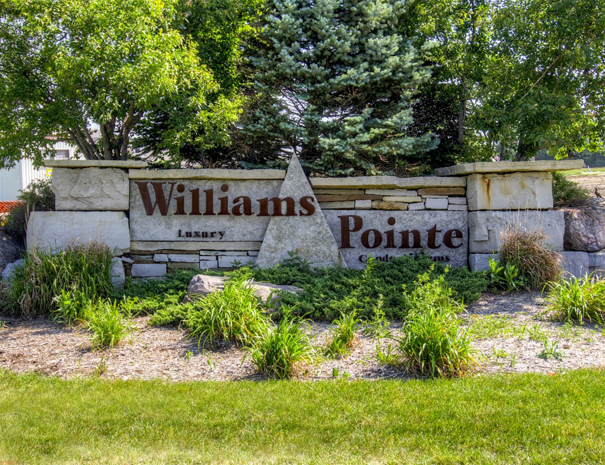 5950 S Winwood Drive, Johnston, Iowa image 32