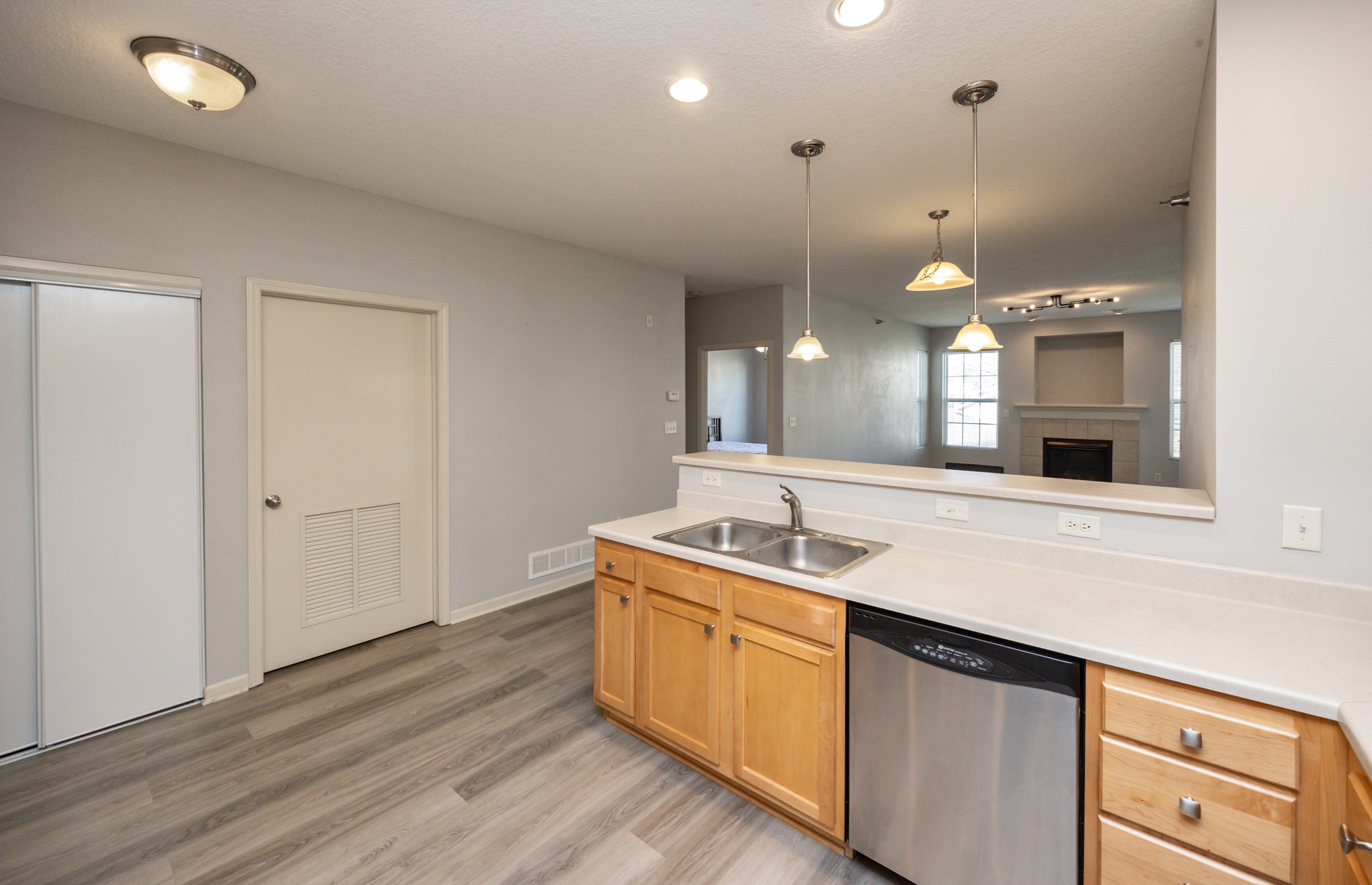 5950 S Winwood Drive, Johnston, Iowa image 17
