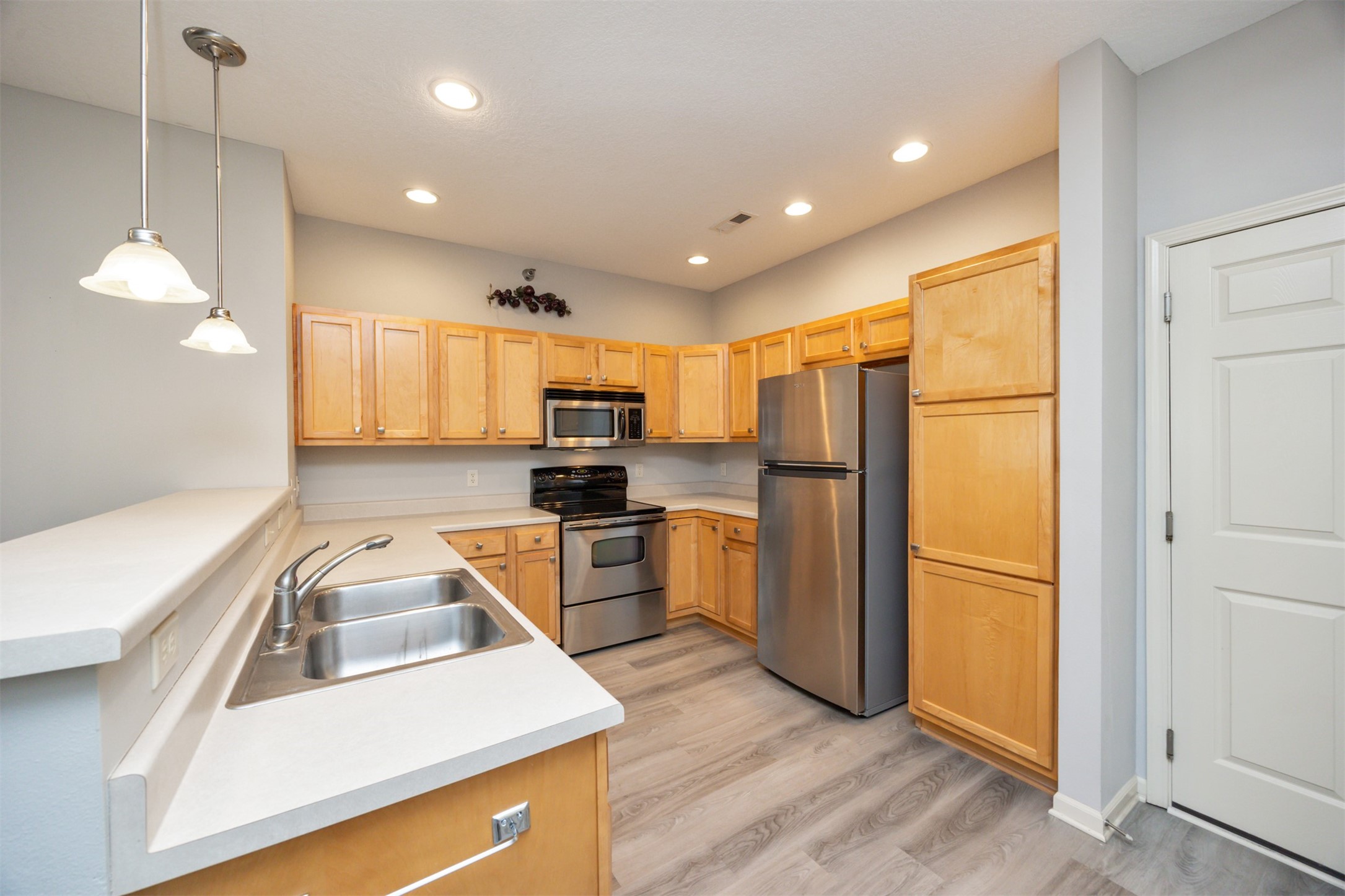 5950 S Winwood Drive, Johnston, Iowa image 15