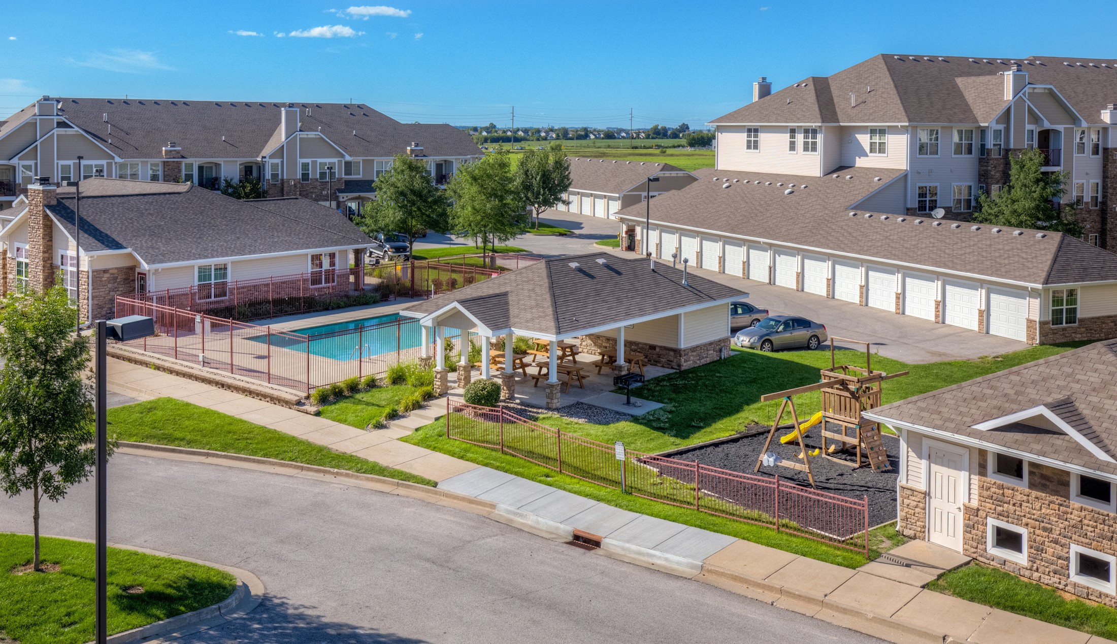 5950 S Winwood Drive, Johnston, Iowa image 33