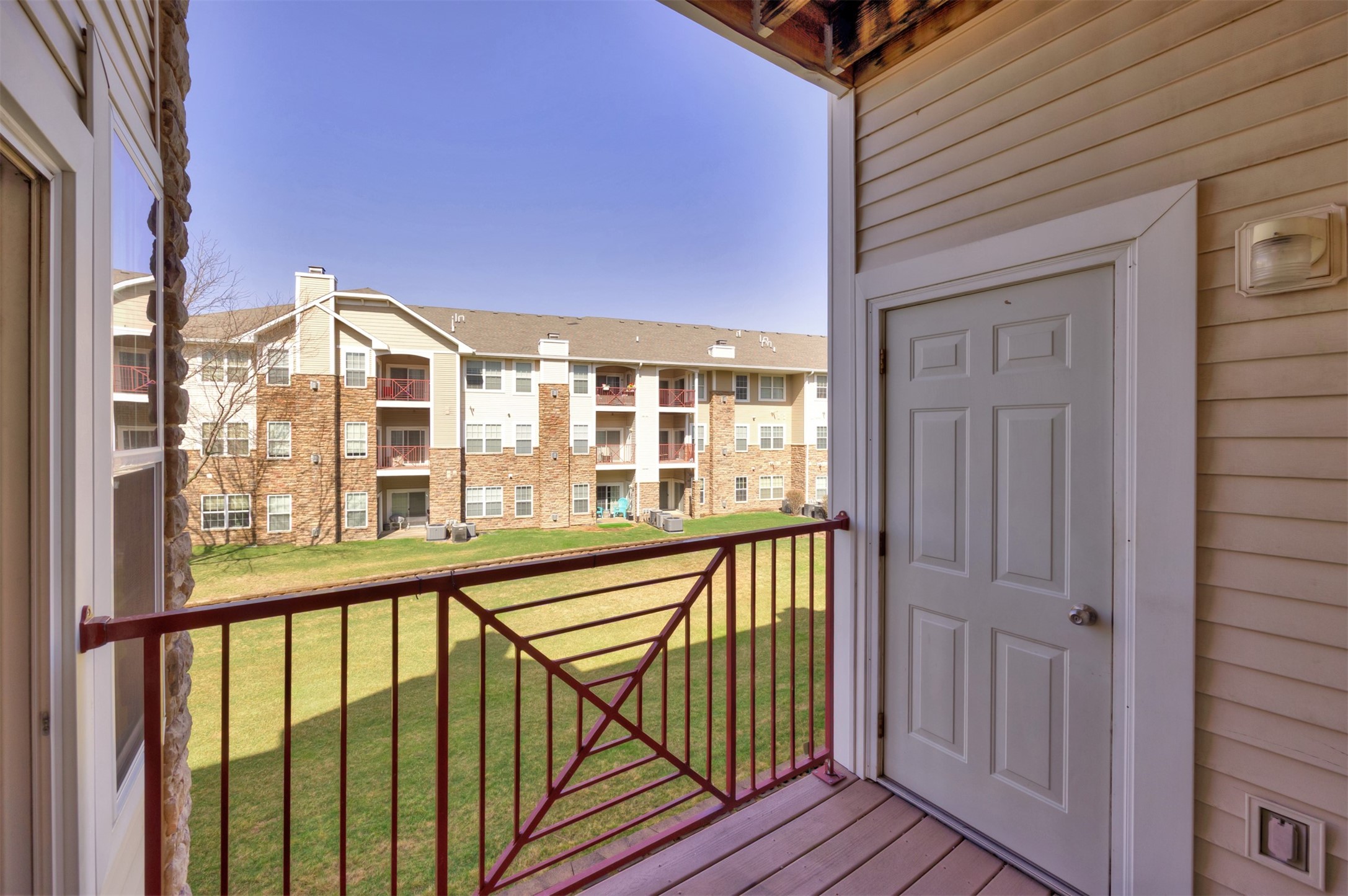 5950 S Winwood Drive, Johnston, Iowa image 12
