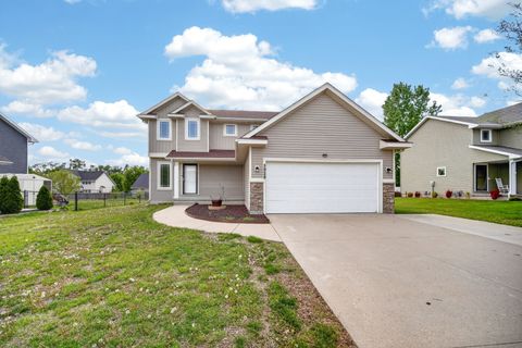 Homes For Sale - 5928 NW 50th Street<br/> Johnston, IA 50131