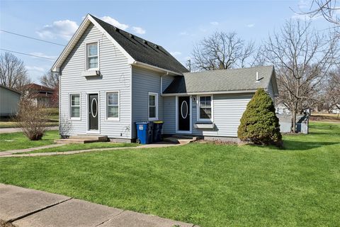 Homes For Sale - 405 County Line Road<br/> Victor, IA 52347