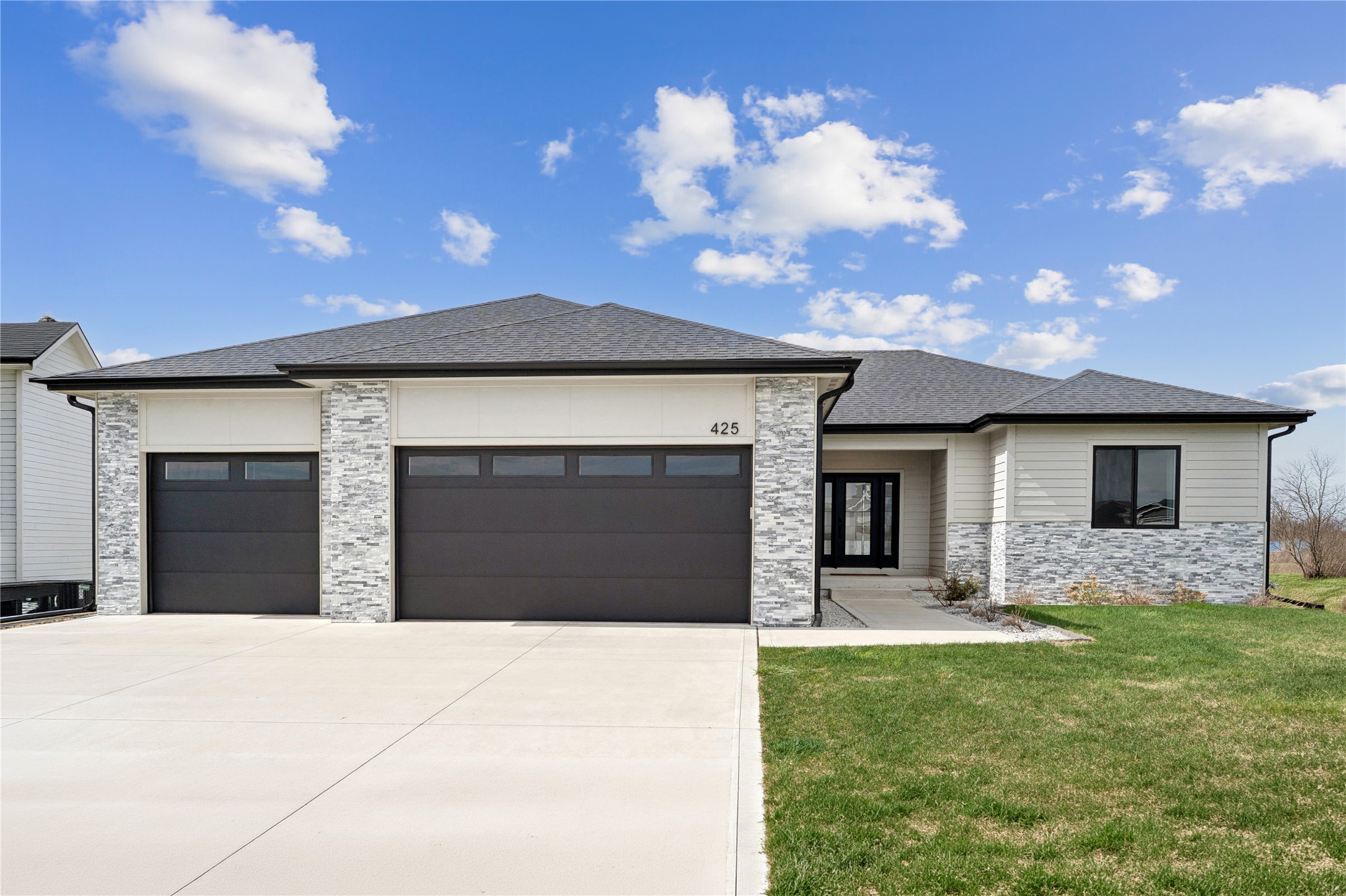 425 NW Woodmoor Drive