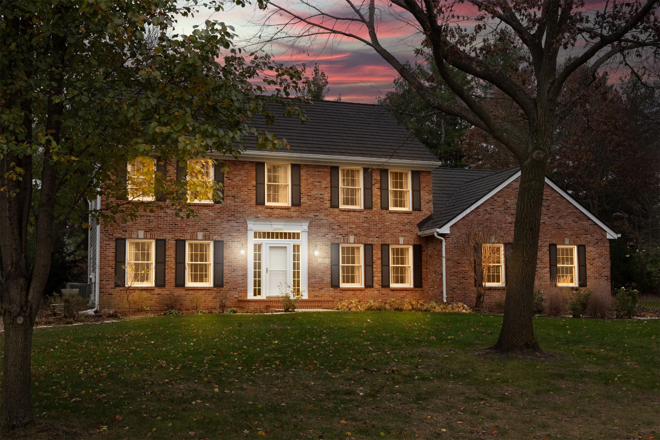 13202 Pineview Drive, Clive, Iowa image 1