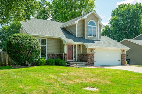 Homes For Sale - 4133 98th Street<br/> Polk County, Urbandale, IA 50322