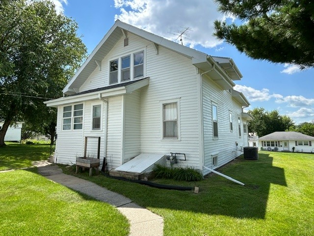 906 Harmon Street, Tama, Iowa image 2