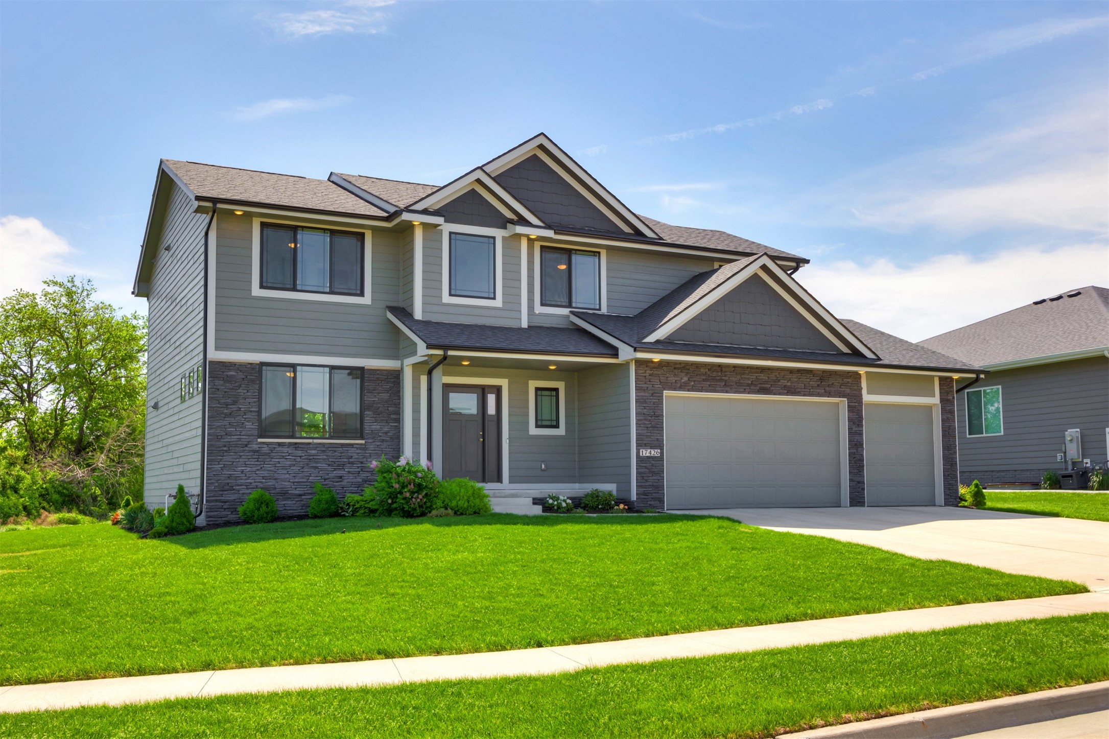 17426 Aurora Drive, Clive, Iowa image 2