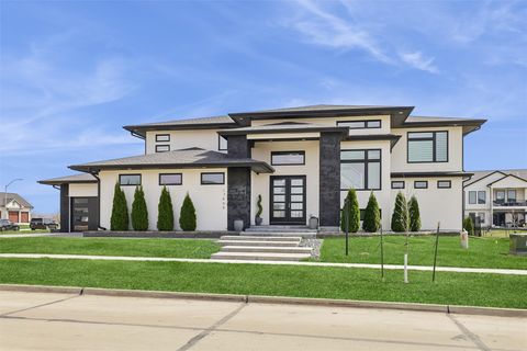 Homes For Sale - 17466 Berkshire Parkway<br/> Clive, IA 50325