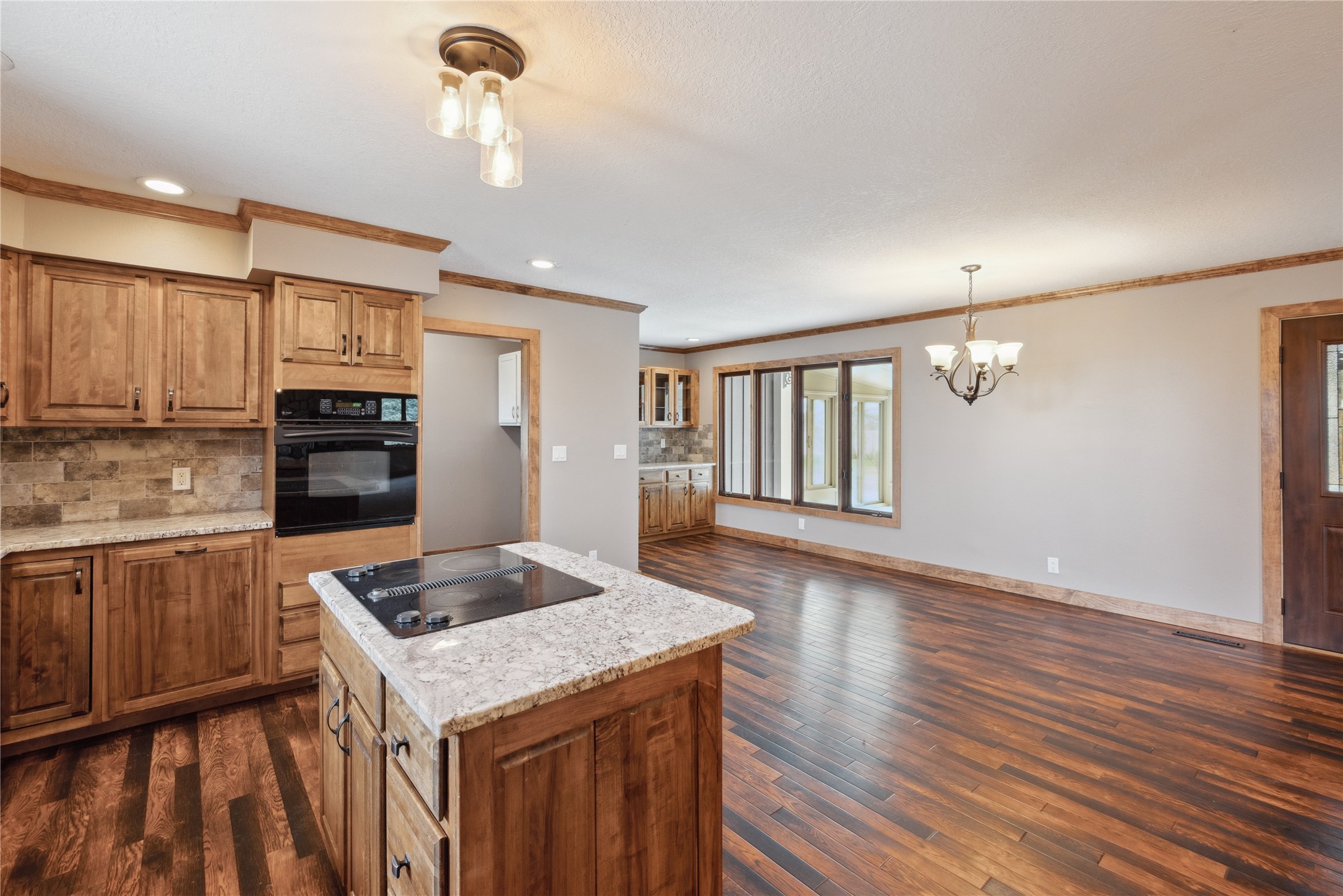 2046 Hart Avenue, State Center, Iowa image 11