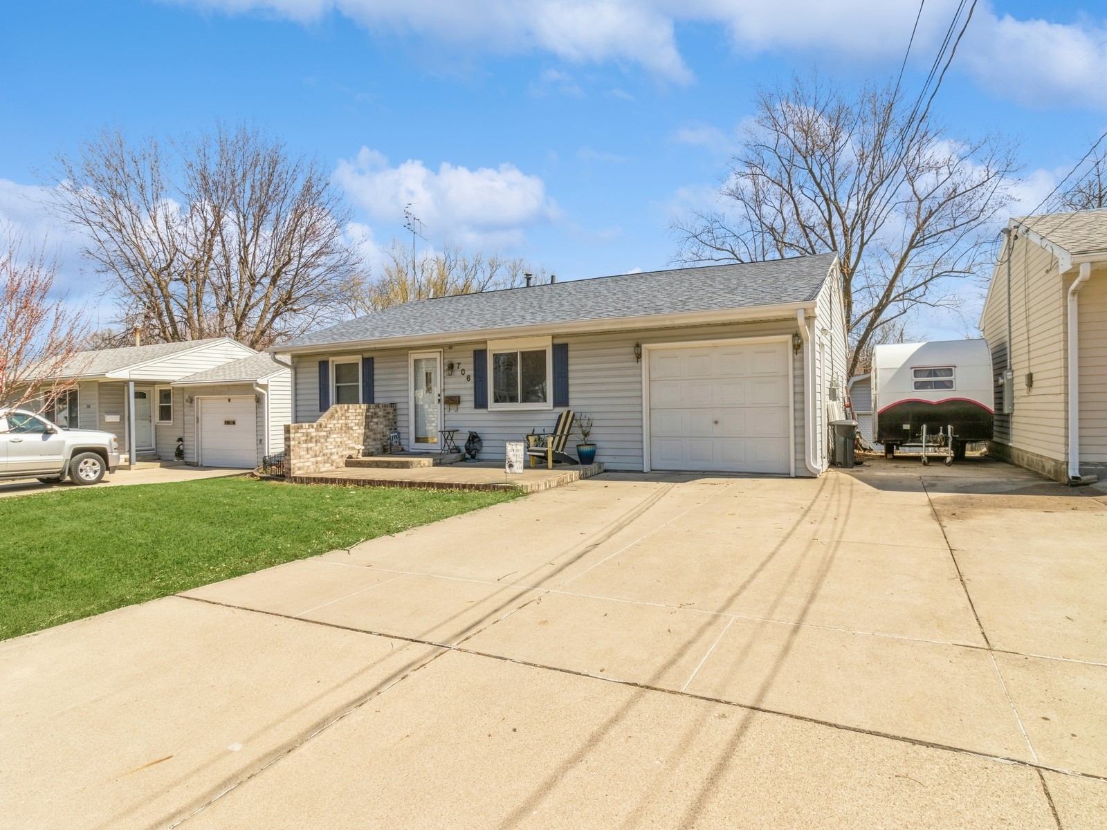 706 E 12th Street, Newton, Iowa image 1
