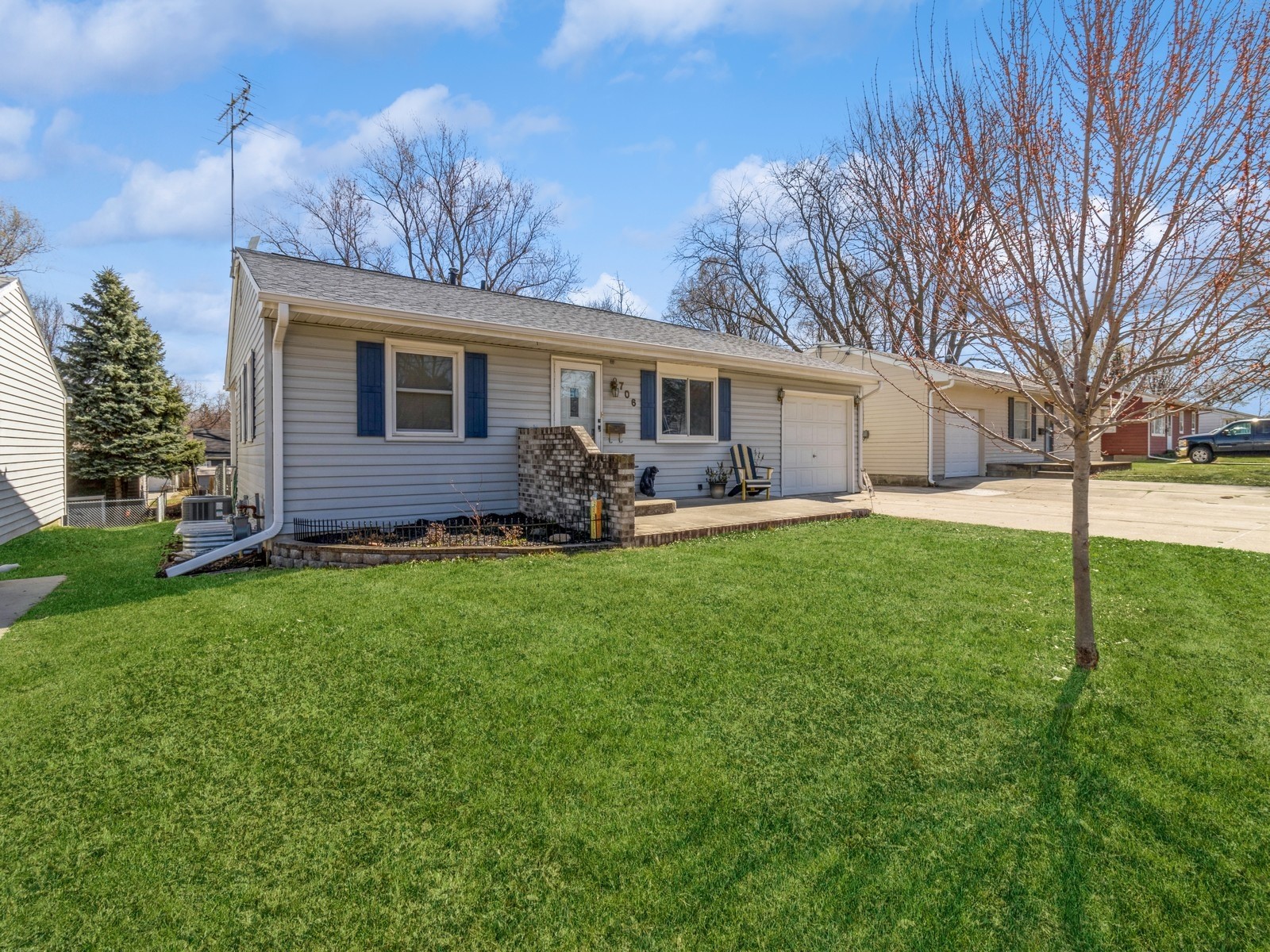 706 E 12th Street, Newton, Iowa image 3