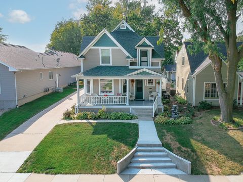 911 E 1st Street Pella IA 50219