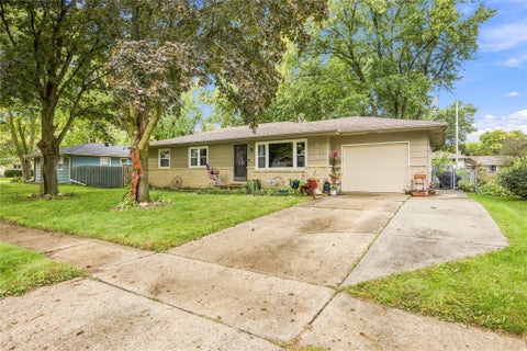 Homes For Sale - 830 Se Bel-aire Road<br/> Ankeny, IA 50021