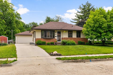 Homes For Sale - 3021 Roblang Court<br/> Des Moines, IA 50317