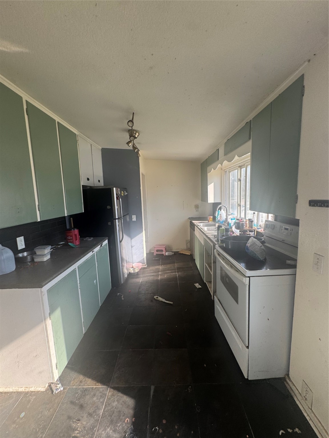 1405 W Pleasant Street