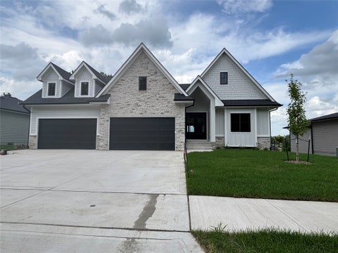 Homes For Sale - 15801 Hickory Drive<br/> Urbandale, IA 50323