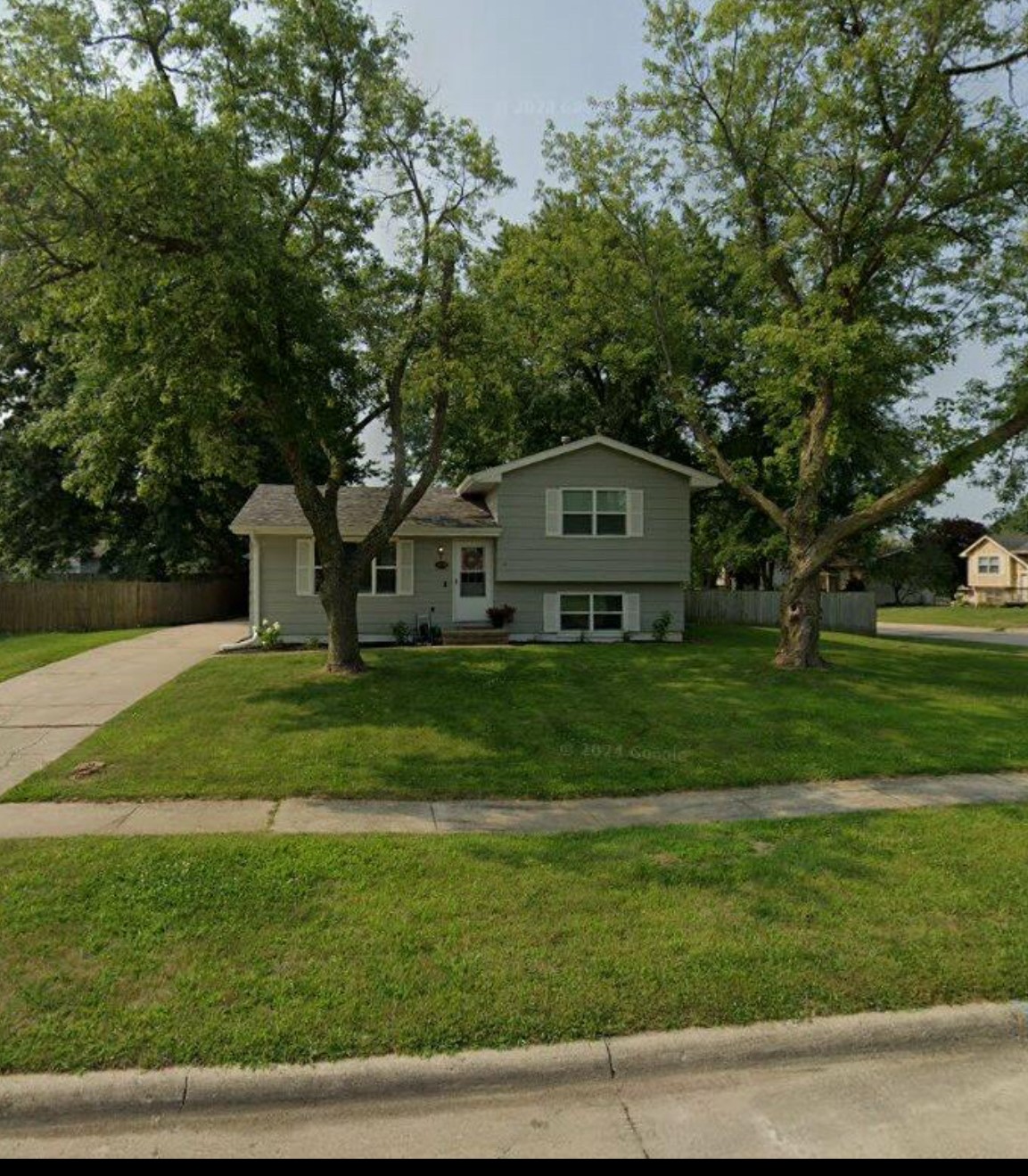 2020 Parkhill Drive, Norwalk, Iowa image 1