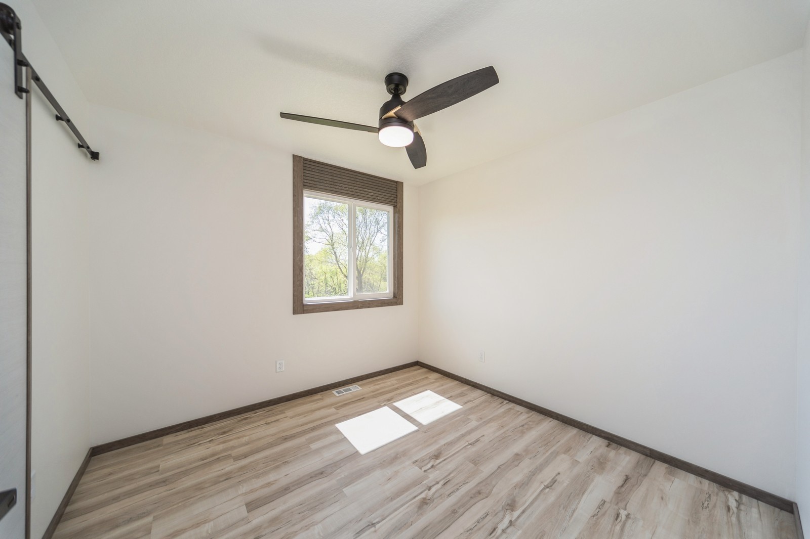 4274 Grover Woods Lane, Des Moines, Iowa image 24