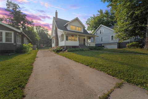 Homes For Sale - 330 W 9th Street<br/> Jasper County, Newton, IA 50208