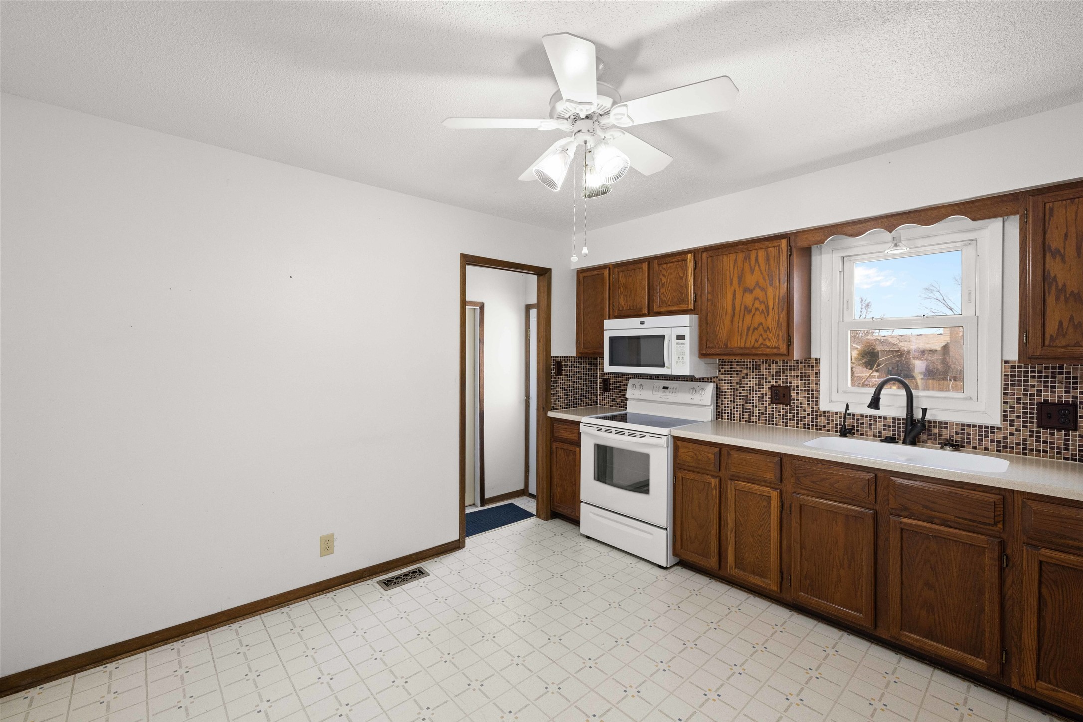 465 Fairview Drive, Madrid, Iowa image 8