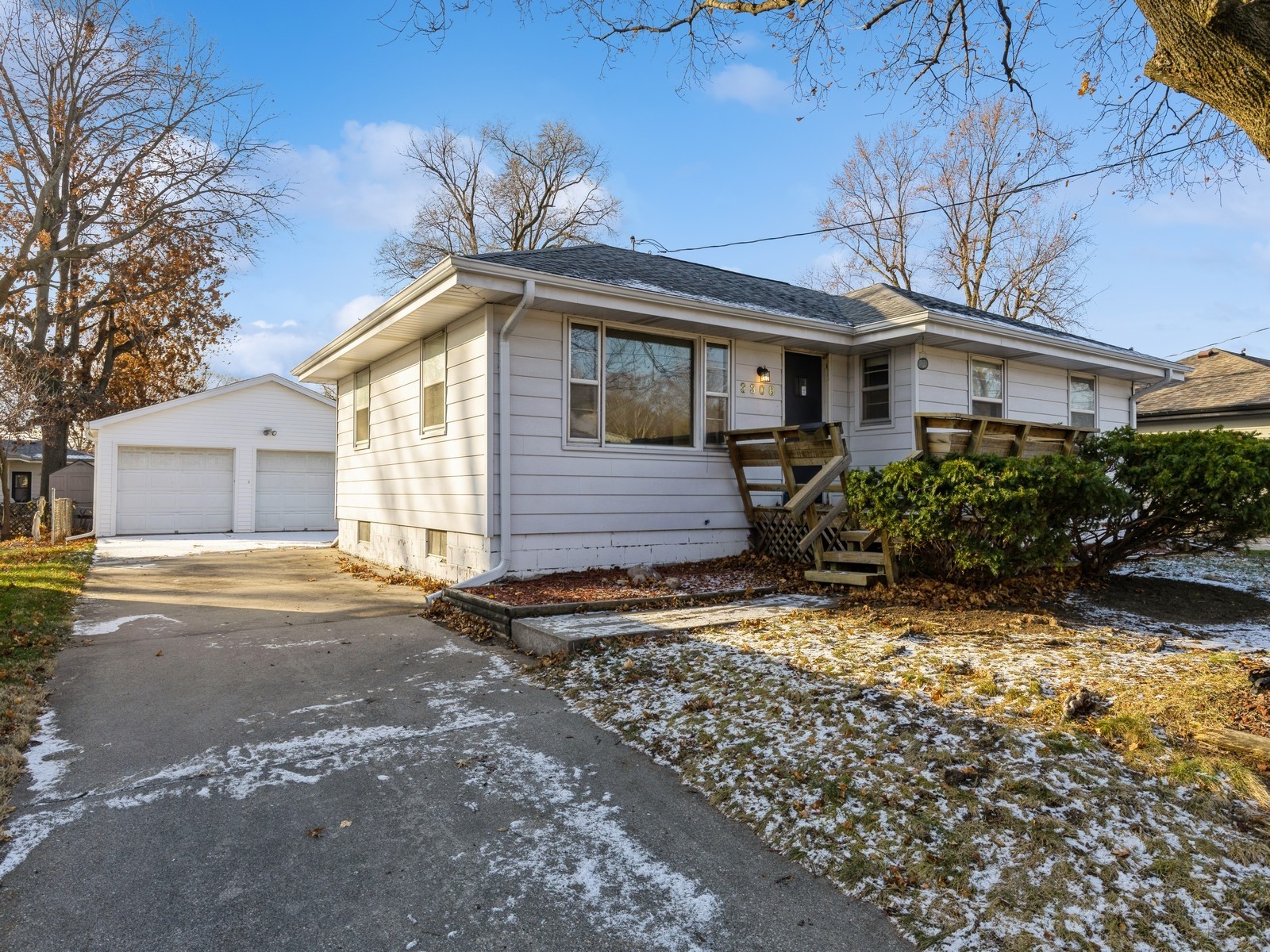 3308 Brinkwood Road, Des Moines, Iowa image 1