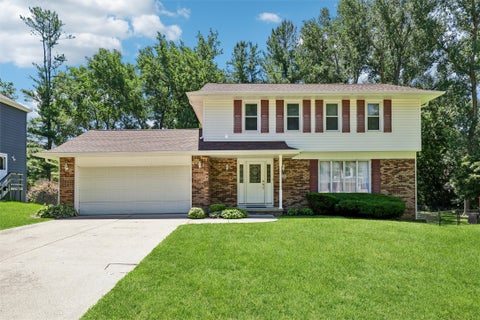 Homes For Sale - 2904 Caulder Avenue<br/> Des Moines, IA 50321