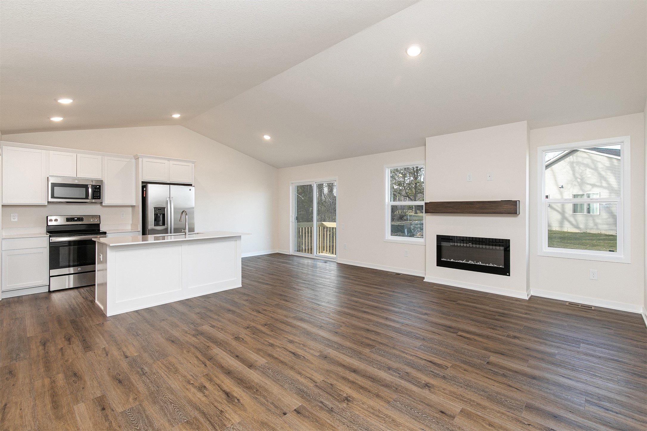 425 Commons Drive, Carlisle, Iowa image 3