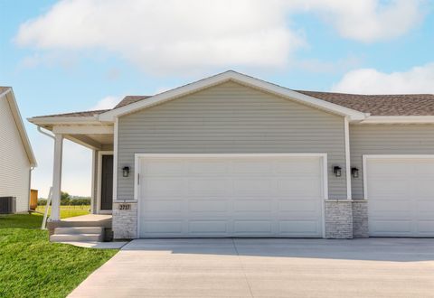 Condo For Sale - 2717 13th Street<br/> Bondurant, IA 50035