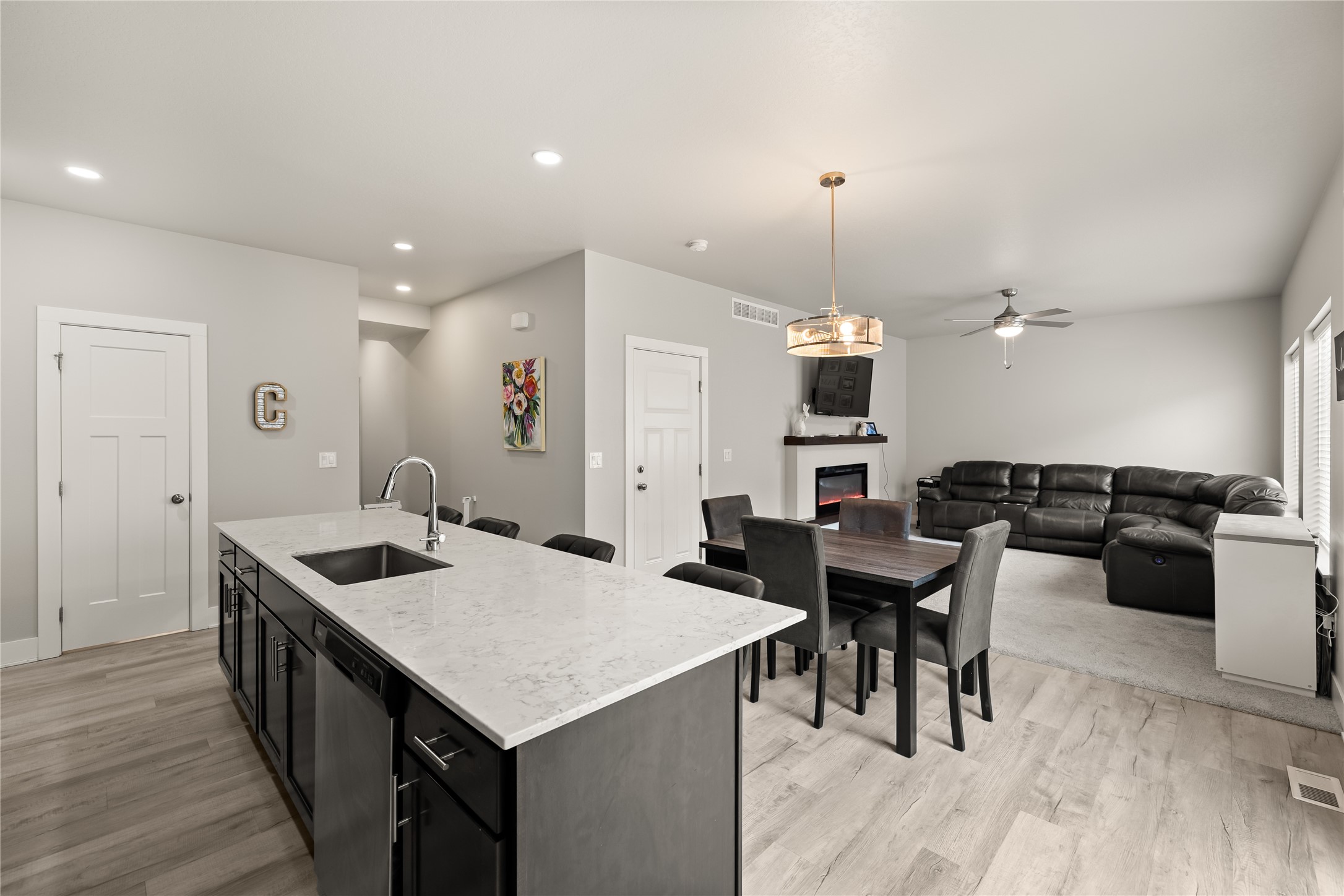 17127 Blue Sage Lane, Urbandale, Iowa image 8