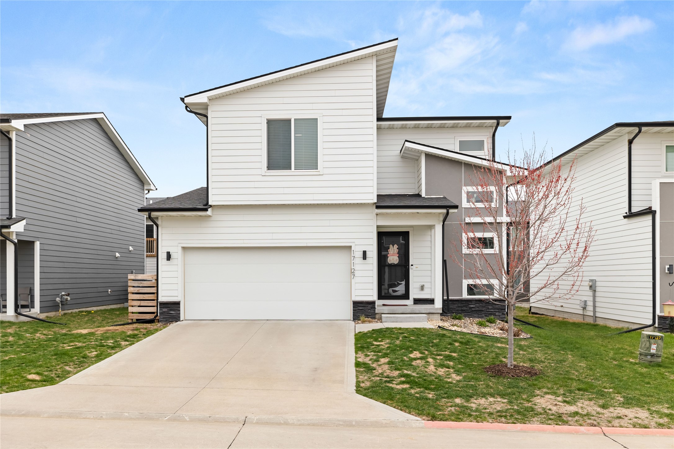 17127 Blue Sage Lane, Urbandale, Iowa image 1