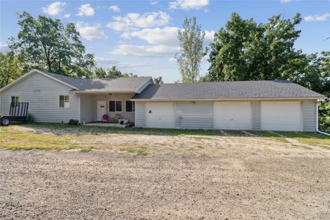 Homes For Sale - 104 Ivy Drive<br/> Montezuma, IA 50171