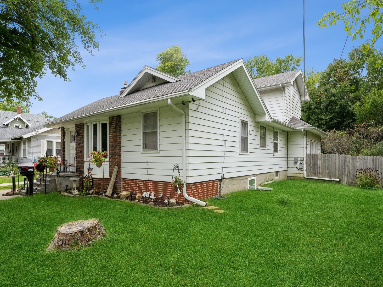 407 W 8th Street, Newton, Iowa image 2