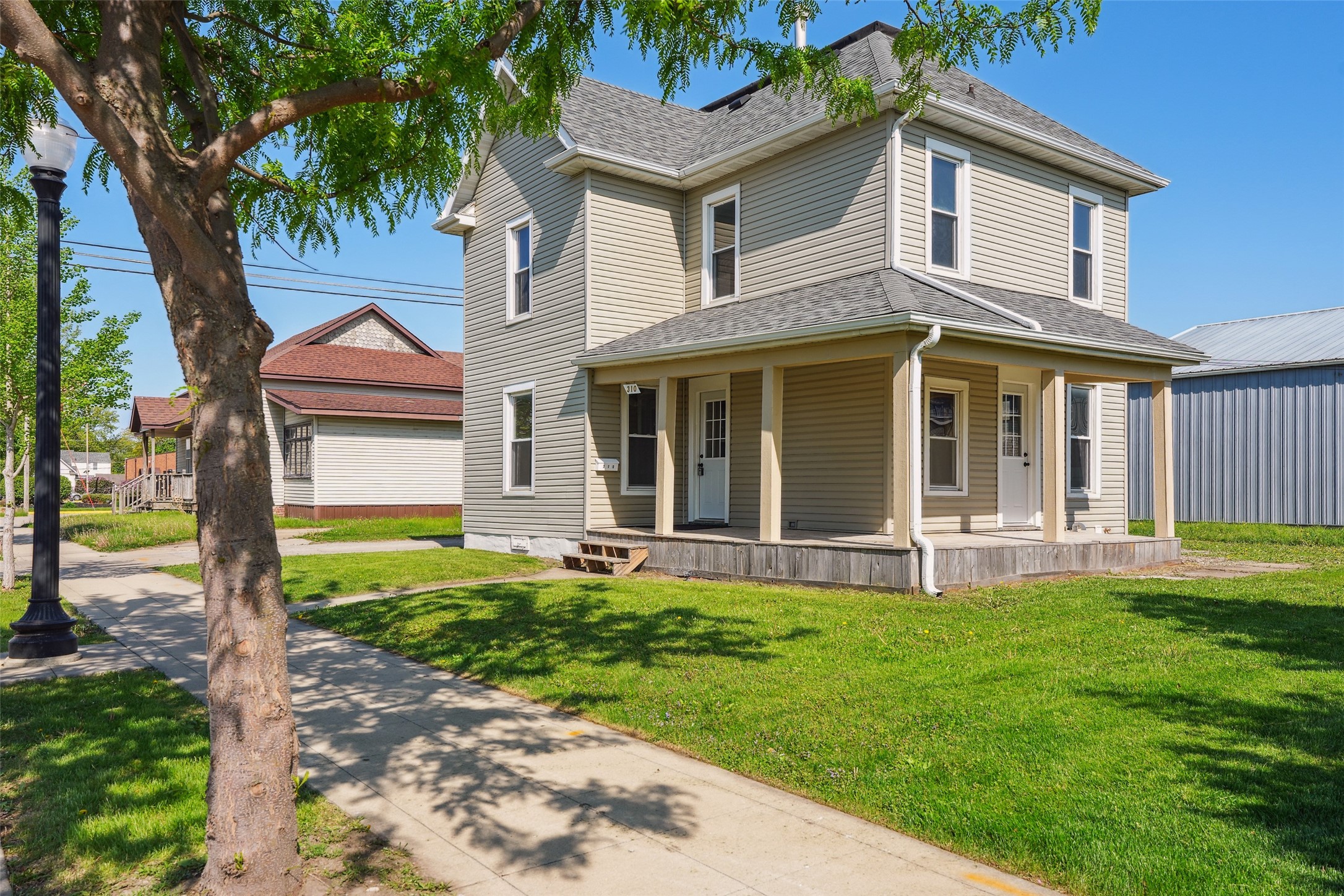 310 S 2nd Avenue, Newton, Iowa image 1