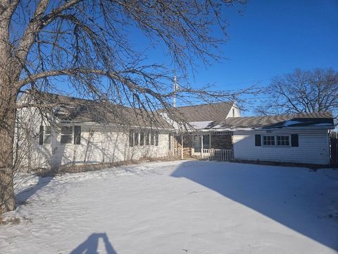 Homes For Sale - 829 New Street<br/> Delaware County, Manchester, IA 52057