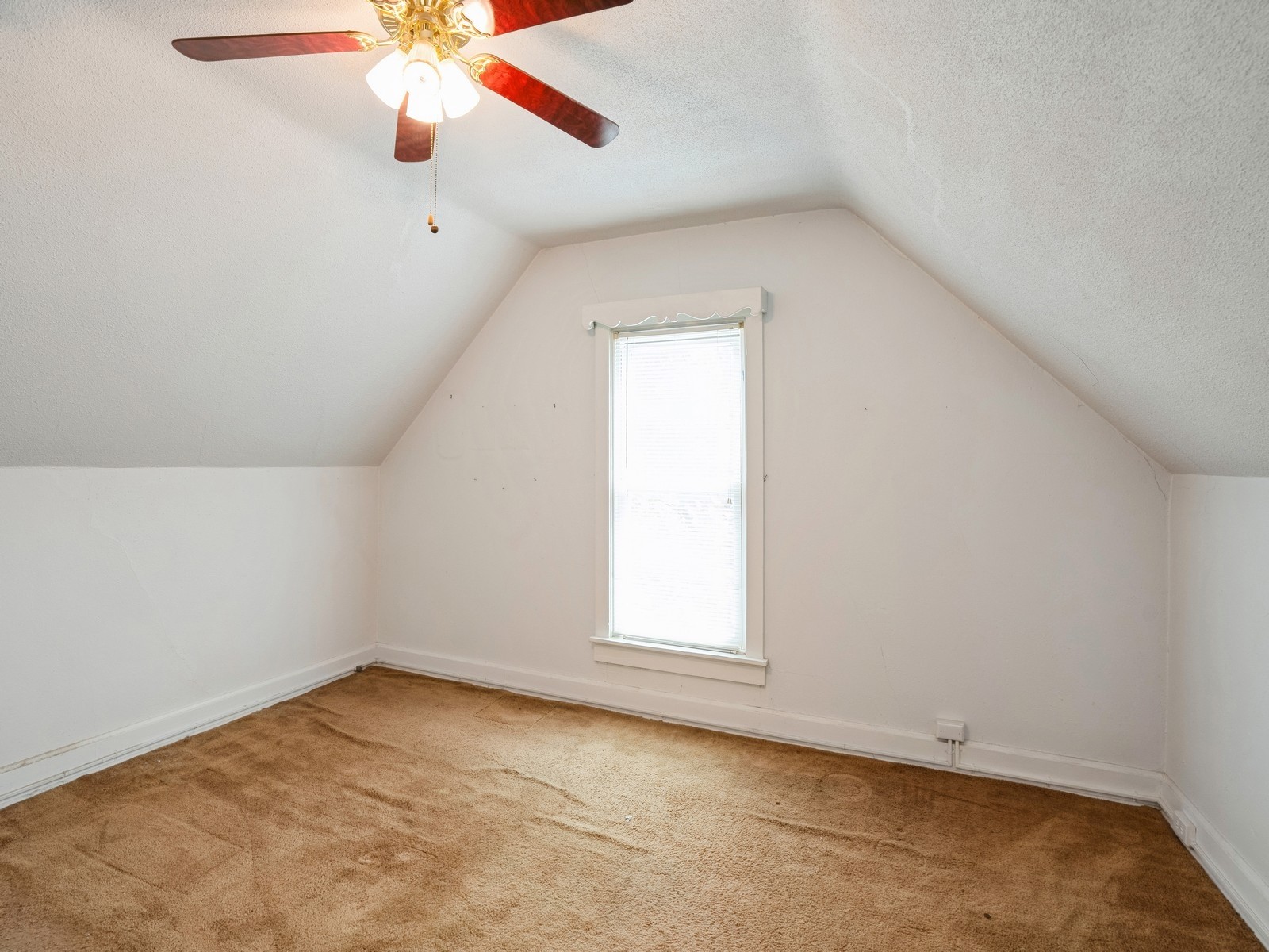 325 W 8th Street, Newton, Iowa image 17
