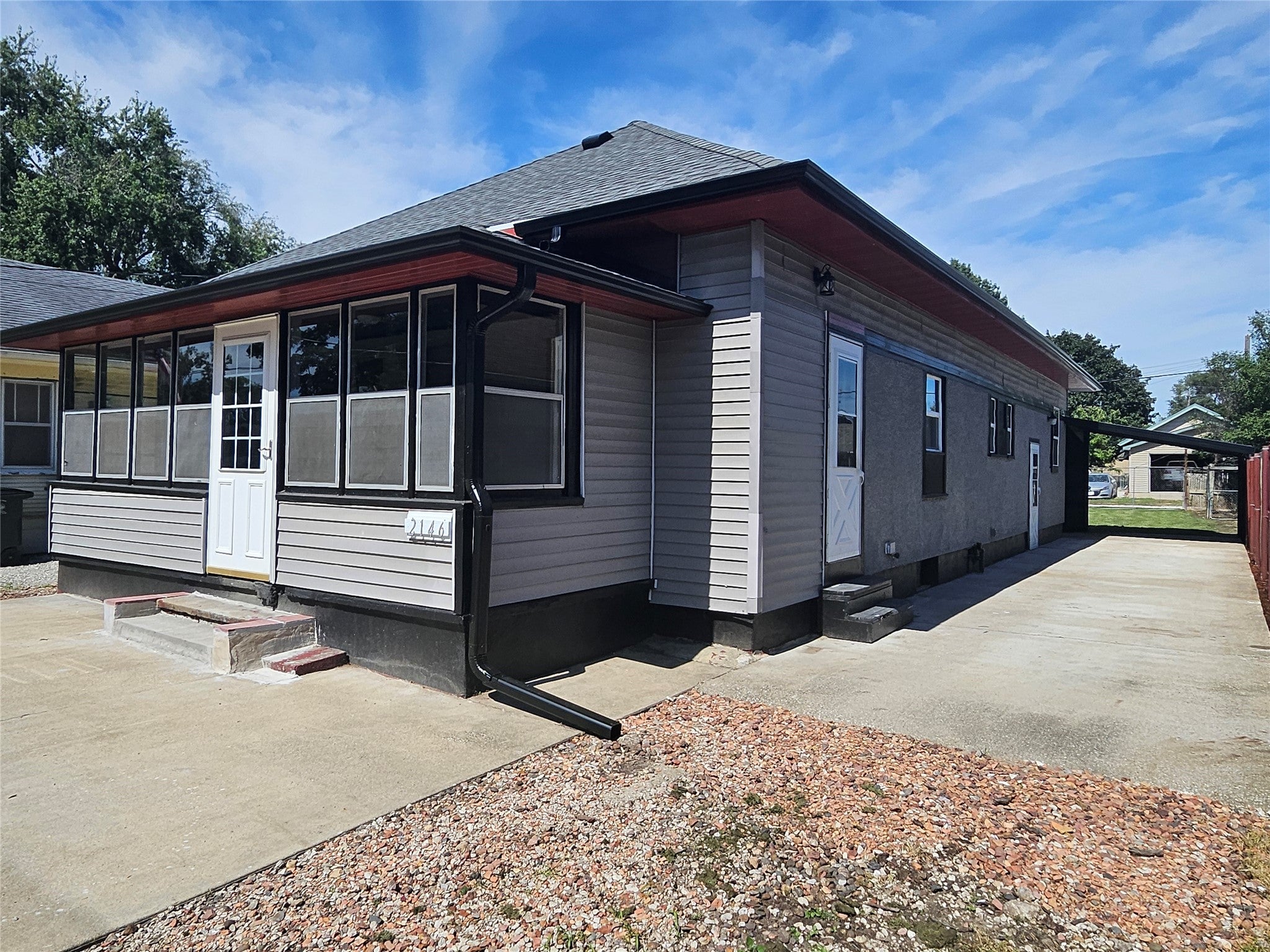 2146 Capitol Avenue - Photo 2
