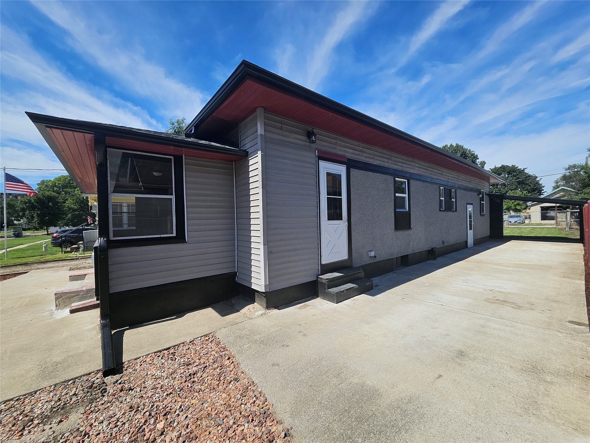 2146 Capitol Avenue - Photo 3