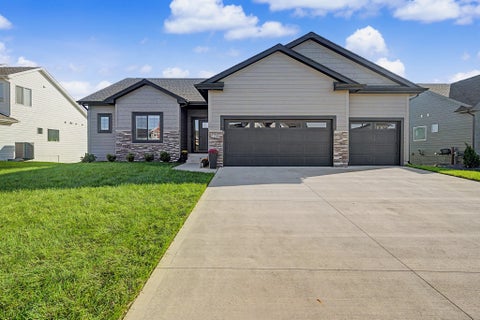 Homes For Sale - 2245 Green Leaf Circle<br/> Norwalk, IA 50211
