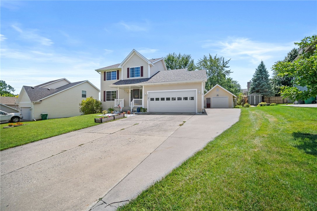 5151 Sycamore Drive, Pleasant Hill, Iowa image 1