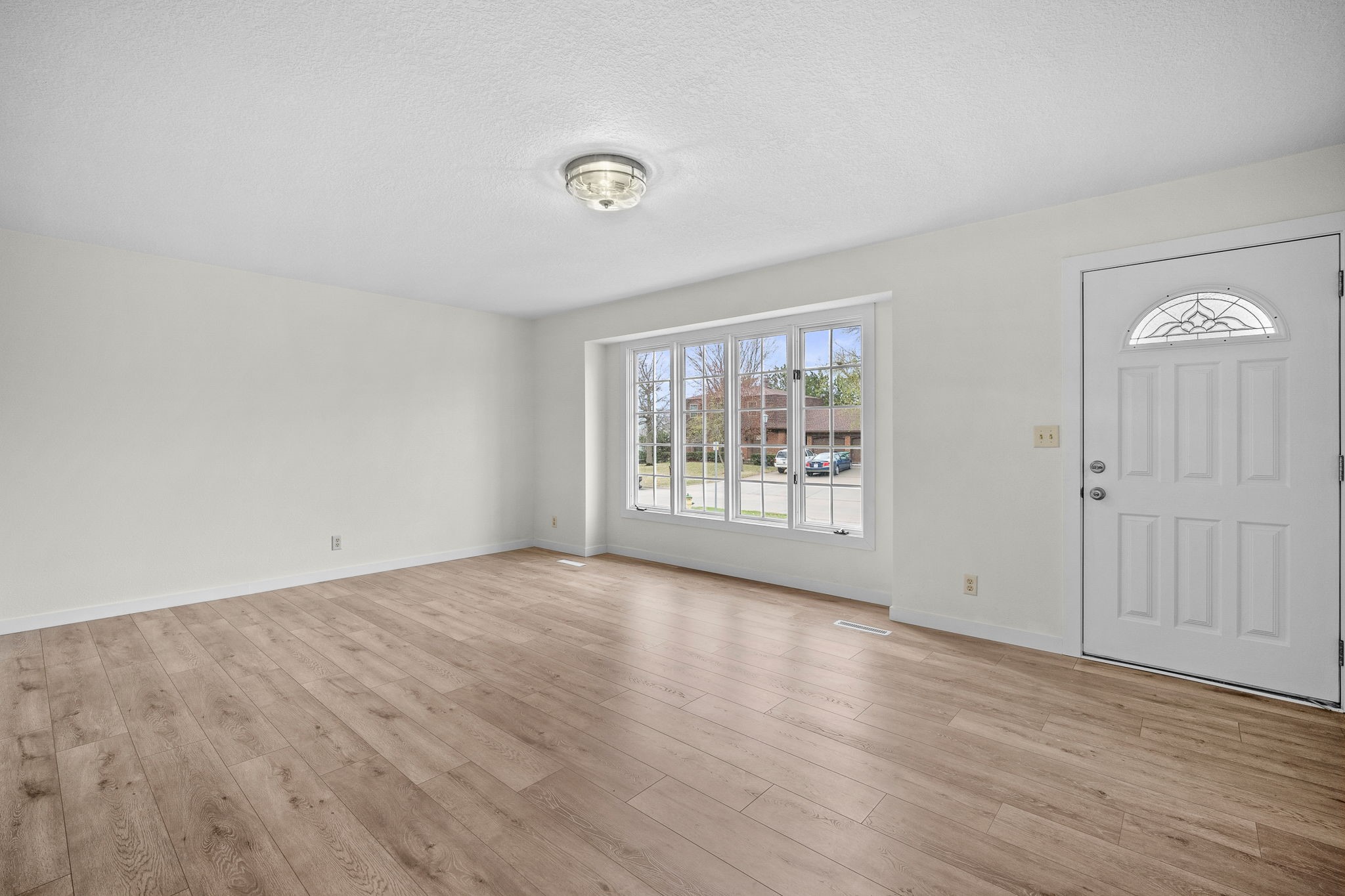 730 SE Uehlamar Drive, Ankeny, Iowa image 3