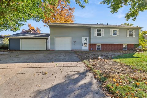 Homes For Sale - 306 E 20th Street<br/> Jasper County, Newton, IA 50208